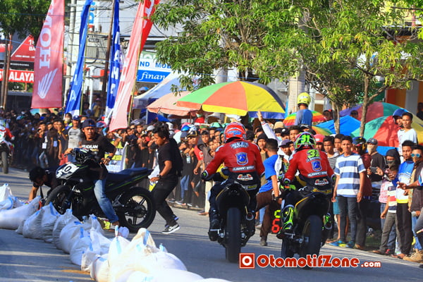 crew hampir tertabrak