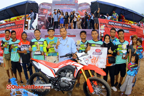 Richard, team dan ketua IMI Babel