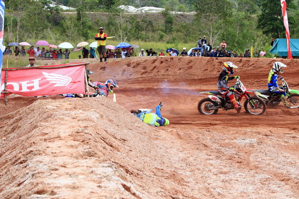 Verlando sempat tersungkur dilap pertama