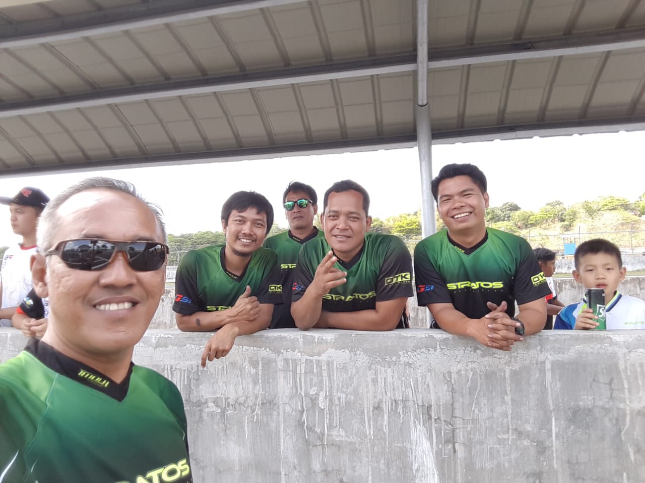 Dicky Setiawan dan para mekanik Indonesia