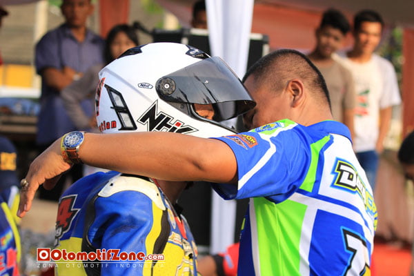 mendapat ucapan selamat dari Tri Agus, owner team