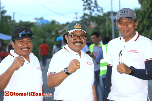 Muhriddin (kiri) bersama Bupati dan Kaporles Wakatobi