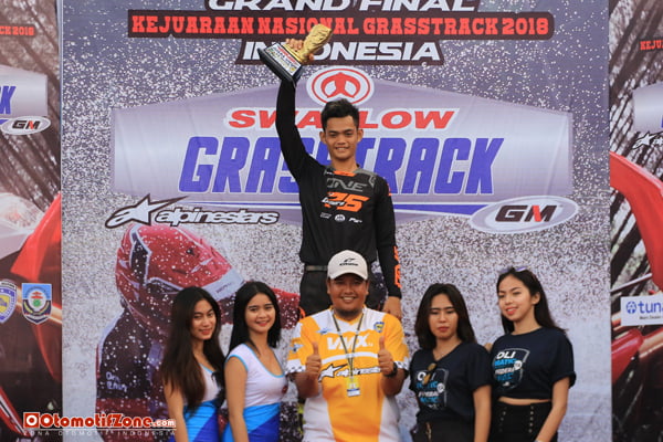 Putra Wijaya, juara umum senior Grand Final Kejurnas Grasstrack 2018