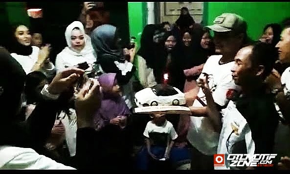 Anniversary White Car Community (WCC) Diperingati Bersama Anak Yatim Piatu di Yayasan Panti Asuhan Mathlaul Hayat, Cintapada, Kecamatan Cibeureum, Tasikmalaya, Jawa Barat