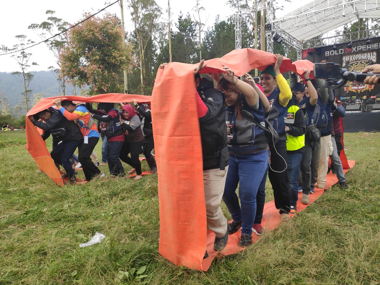 Games seru untuk meningkatkan keakraban antar komunitas Honda PCX di gelaran PCX Heritage Trip.