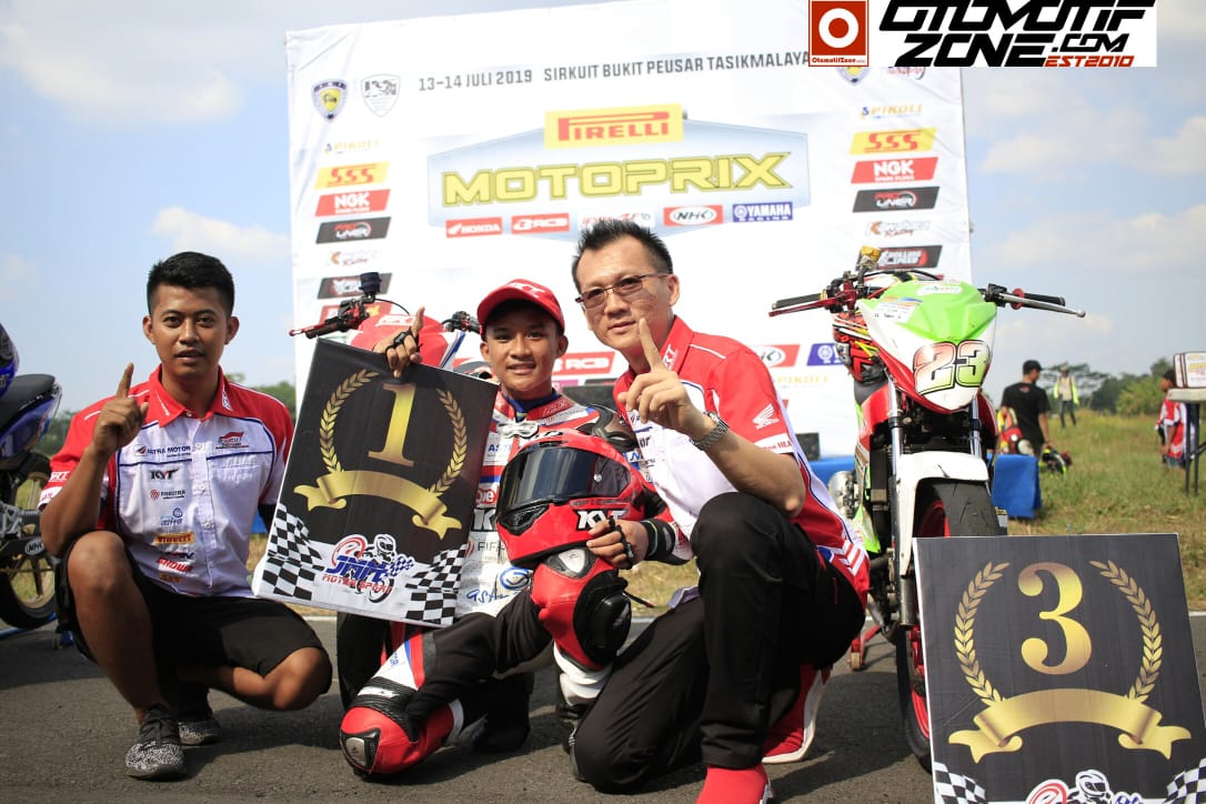 Radeta Arya Khafi (Rider) bersama Rudi Hadinata (Manager ART)