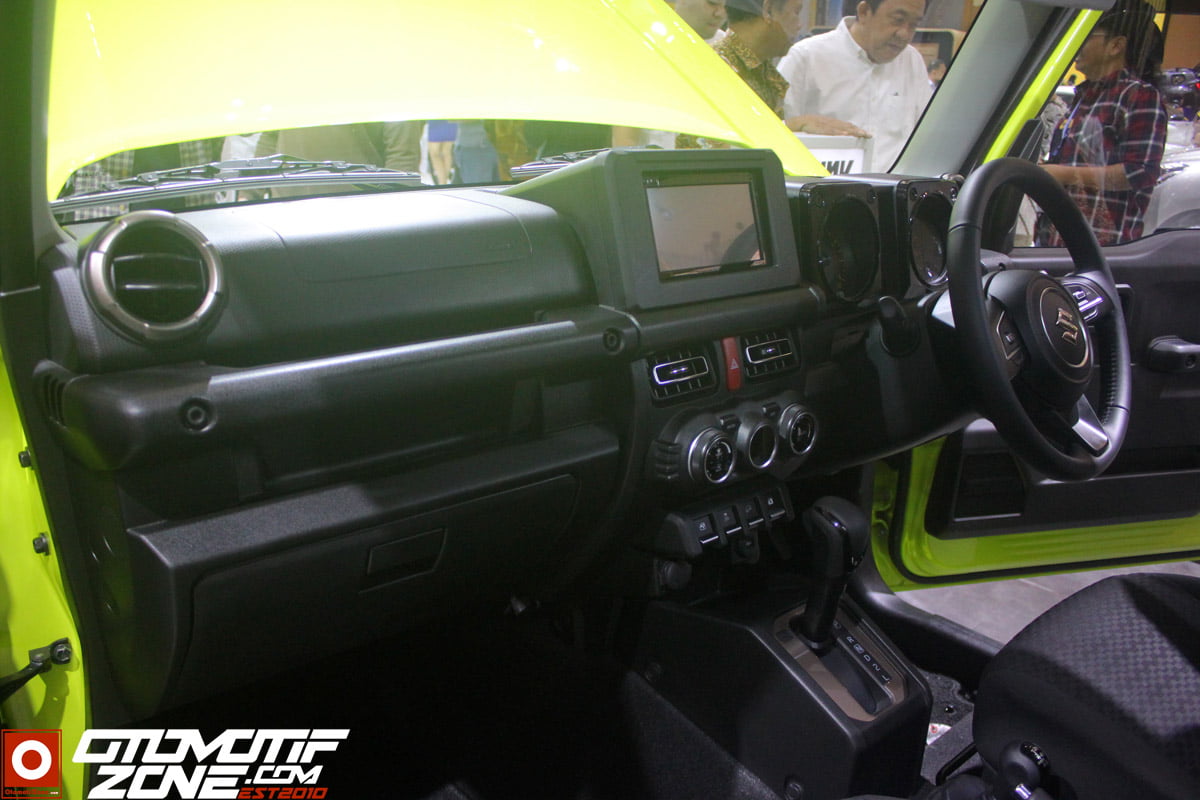 Tampilan Dashboard Suzuki Jimny