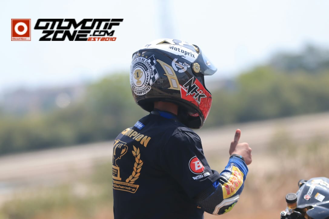 Aldya Stya Mahendra Bersama Helm Champions dari NHK