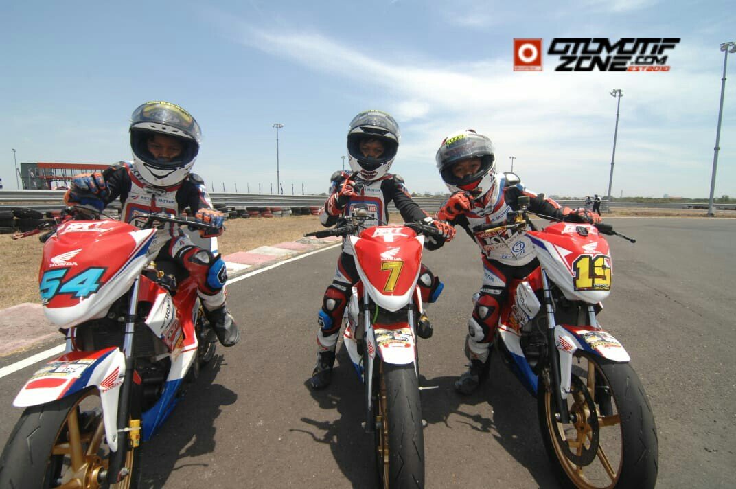 Veda Ega, M Diandra dan Decksa Almer