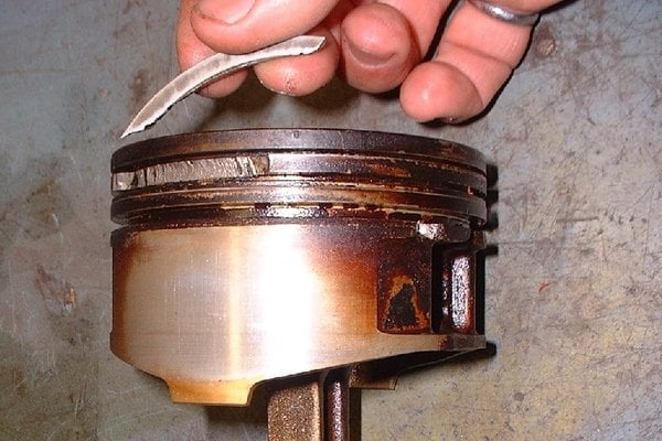 Ring Piston Patah