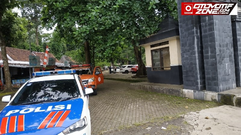 mobil polisi