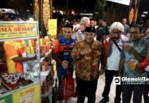 Bupati Sukoharjo Ajak Peserta Supermoto Asia Minum Jamu Tradisional