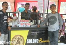 Zulfikar Bawa Solong Coffe “Kopi Aceh” Di Paddock Balap
