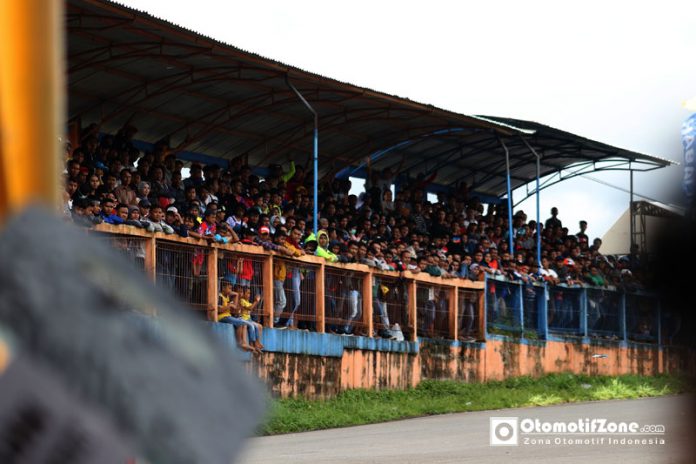 Antusiasi Para Penonton Di Sirkuit Bukit Peusar Tasikmalaya