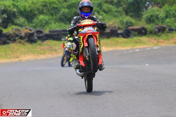 Duet Hafid Pratama - Aqsal Ilham Bawa AMRF BKRT Ponorogo Puncaki Podium Bebek Standar 2T 116cc Pemula ICP Subang