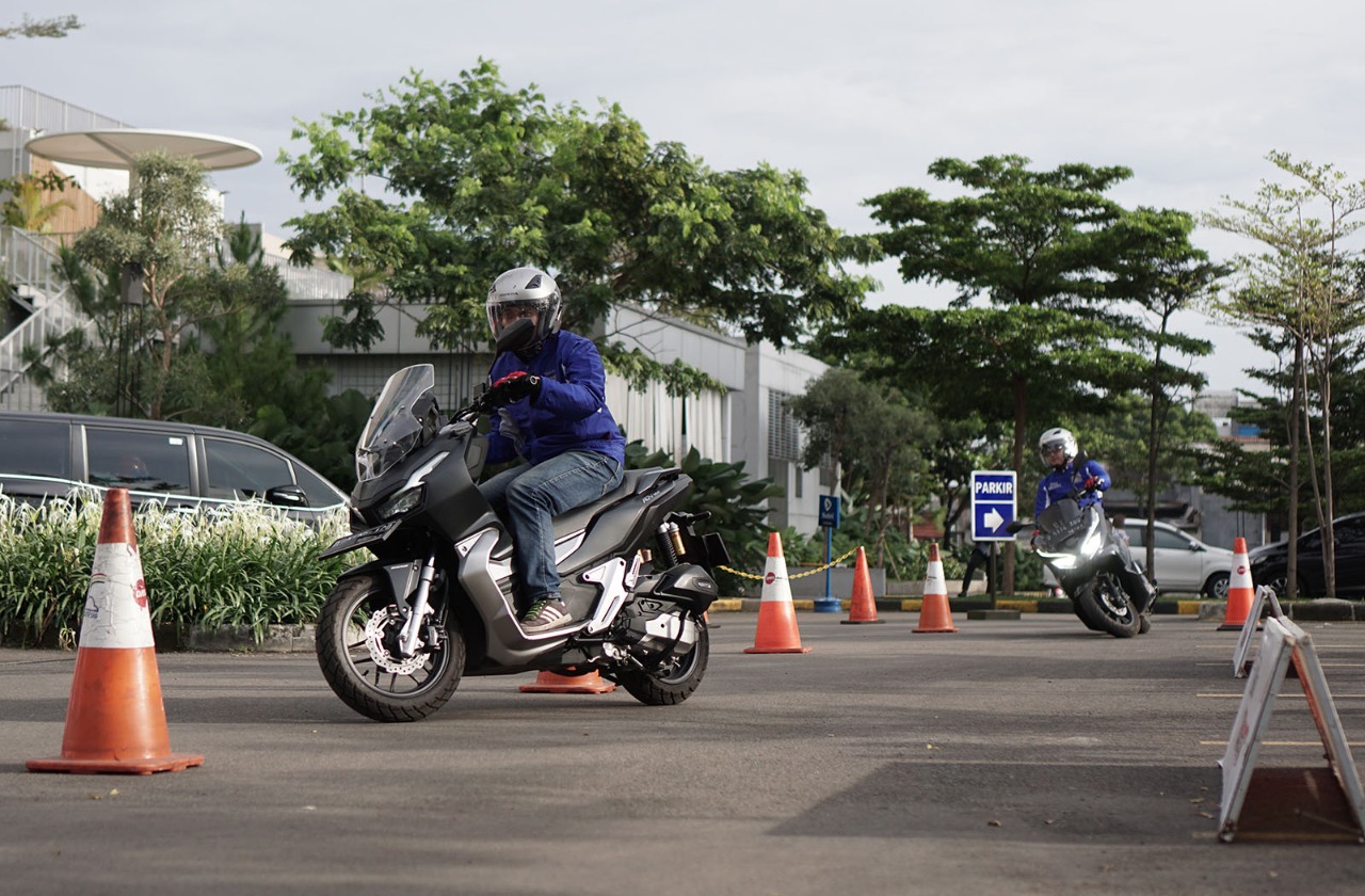 Fungsi Tombol Disetang Sebelah Kanan Motor Matic