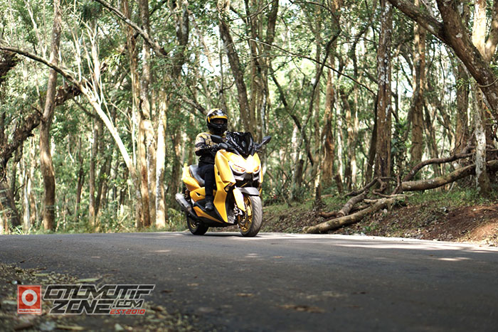 Desi memilih Yamaha Xmax 250 karena sangat nyaman untuk perjalanan jauh