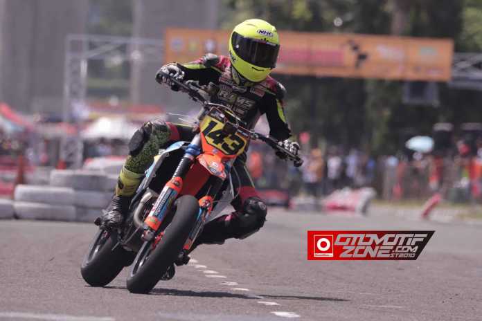 Alfi Husni Supermoto Hudgraphix