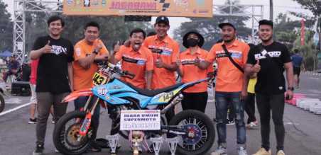 Alfi Husni bersama Tim Supermoto Hudgraphix