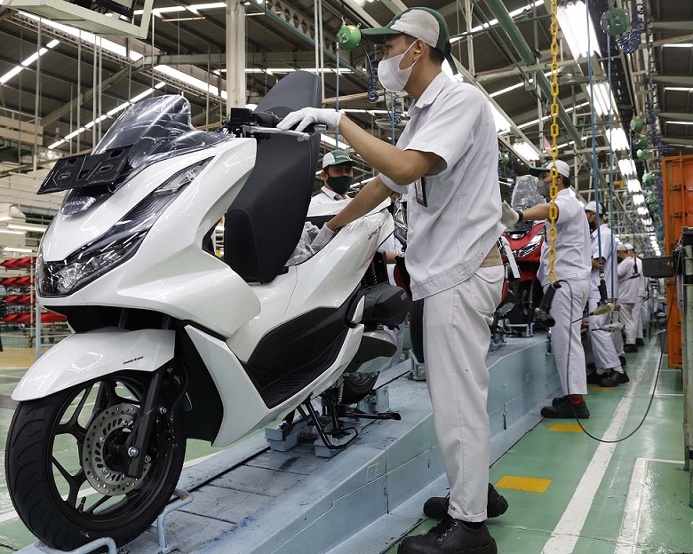 PT Astra Honda Motor (AHM) menutup tahun 2021 dengan catatan ekspor yang gemilang. Sebanyak 392.829 unit sepeda motor berhasil dikirimkan dalam bentuk Completely Build Up (CBU)