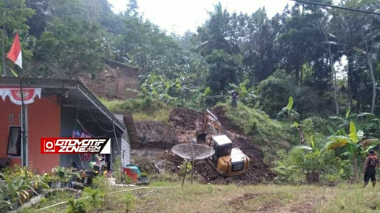 pengusaha alat berat