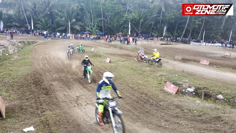 tim inisiatif menggunakan motor pabrikan