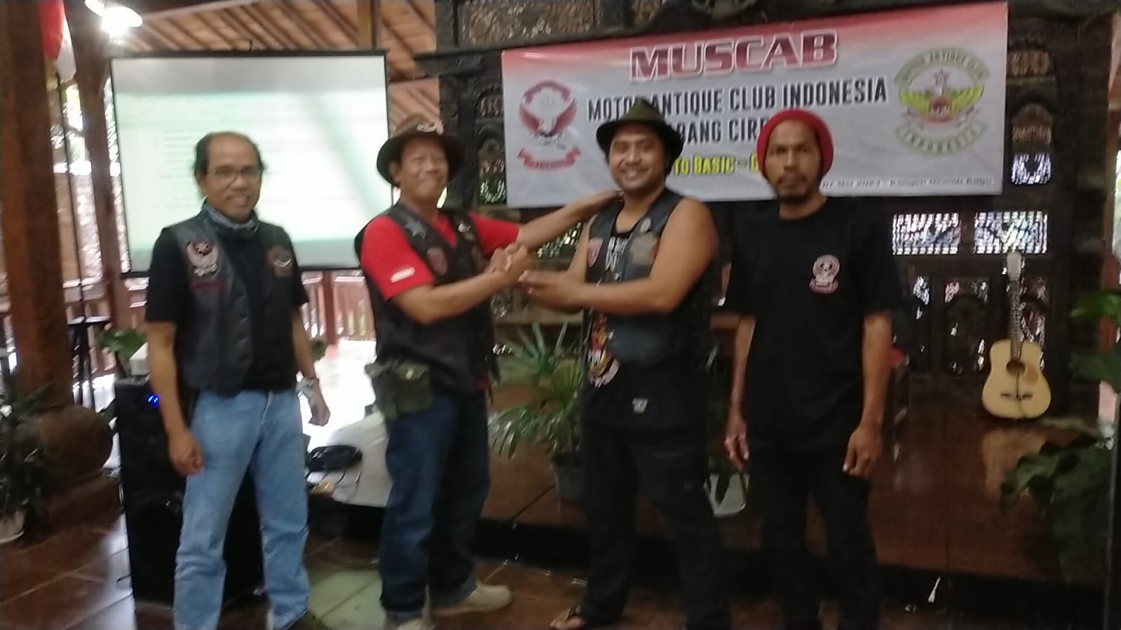 Ir Agus Triwono SH.MH-H.Wowon- Hadi Saputro ST dan Sekretaris Bayu Andika ST.