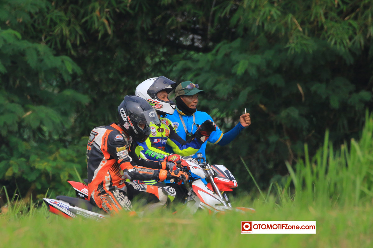 Diajak photo bareng marshall
