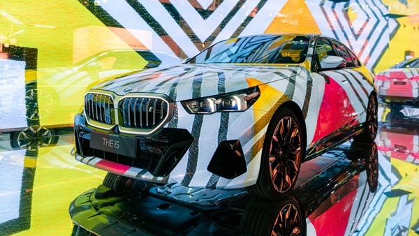 BMW i5 AI Art Basel 2023 (2) BMW i5 AI