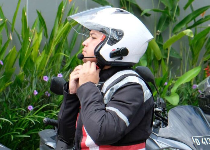 Pengunci helm Pengunci helm