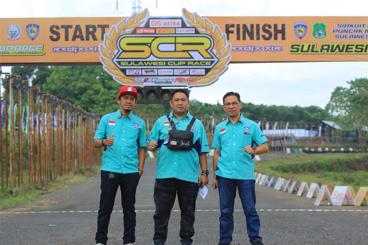 Willy (Tengah) Bersama Juri Juri Nasional