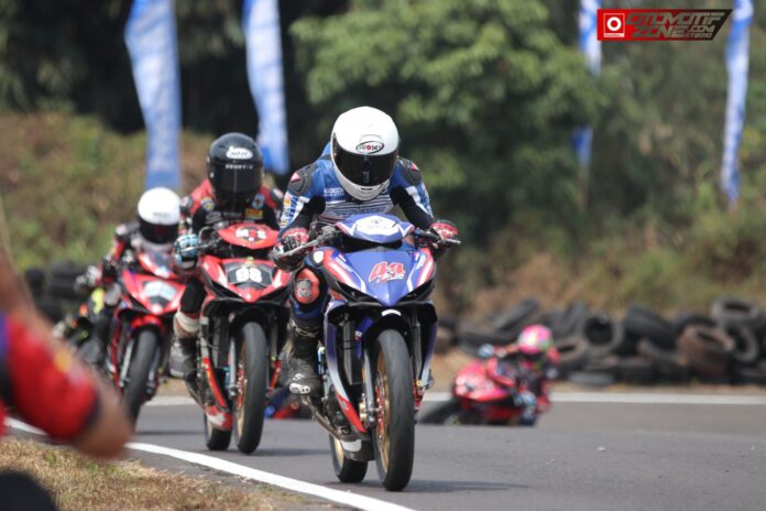 Dadan Alamsyah dalam race 1 Kejurnas Motoprix region B
