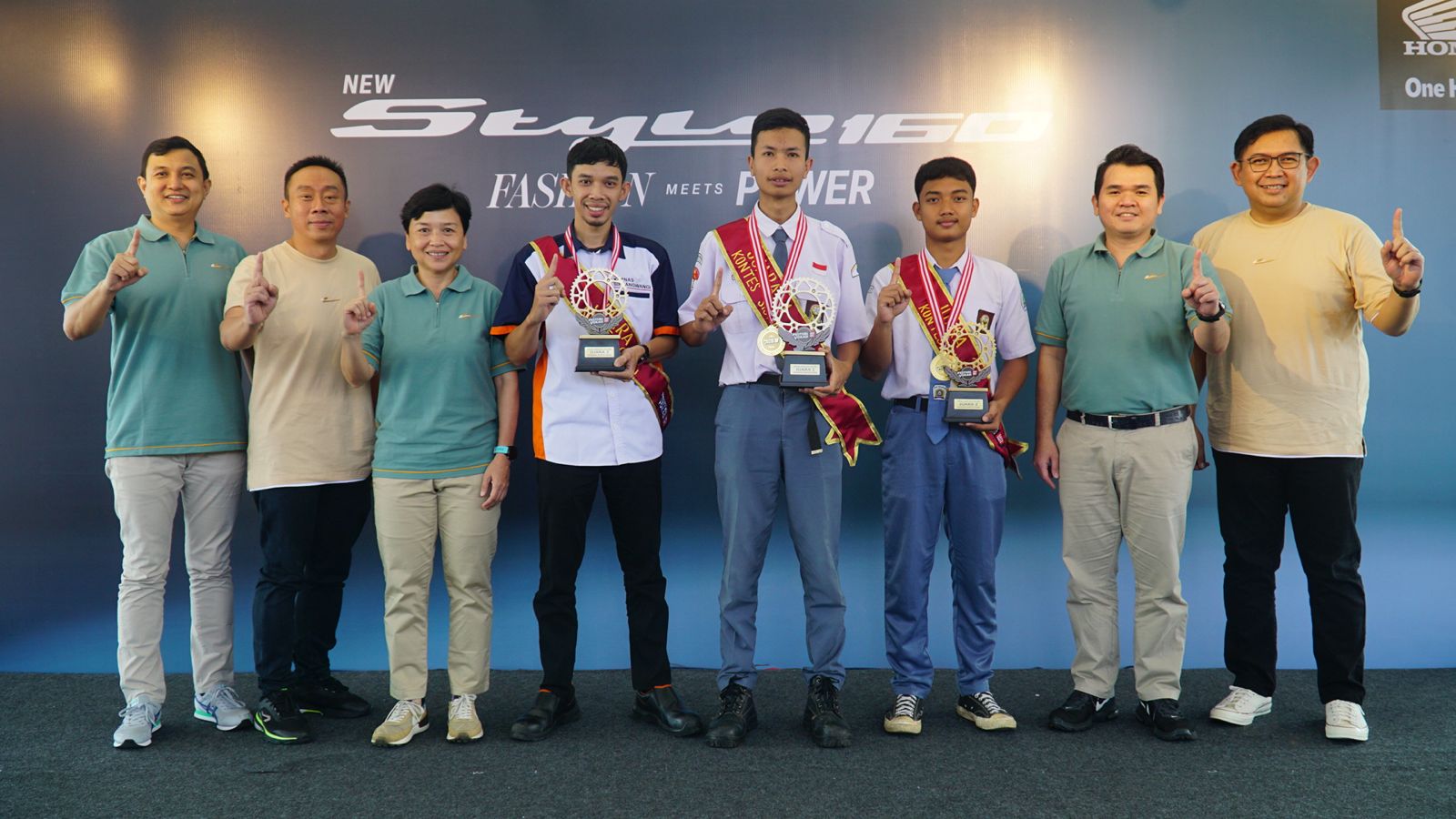 para juara dan jajaran managemen Honda DAM