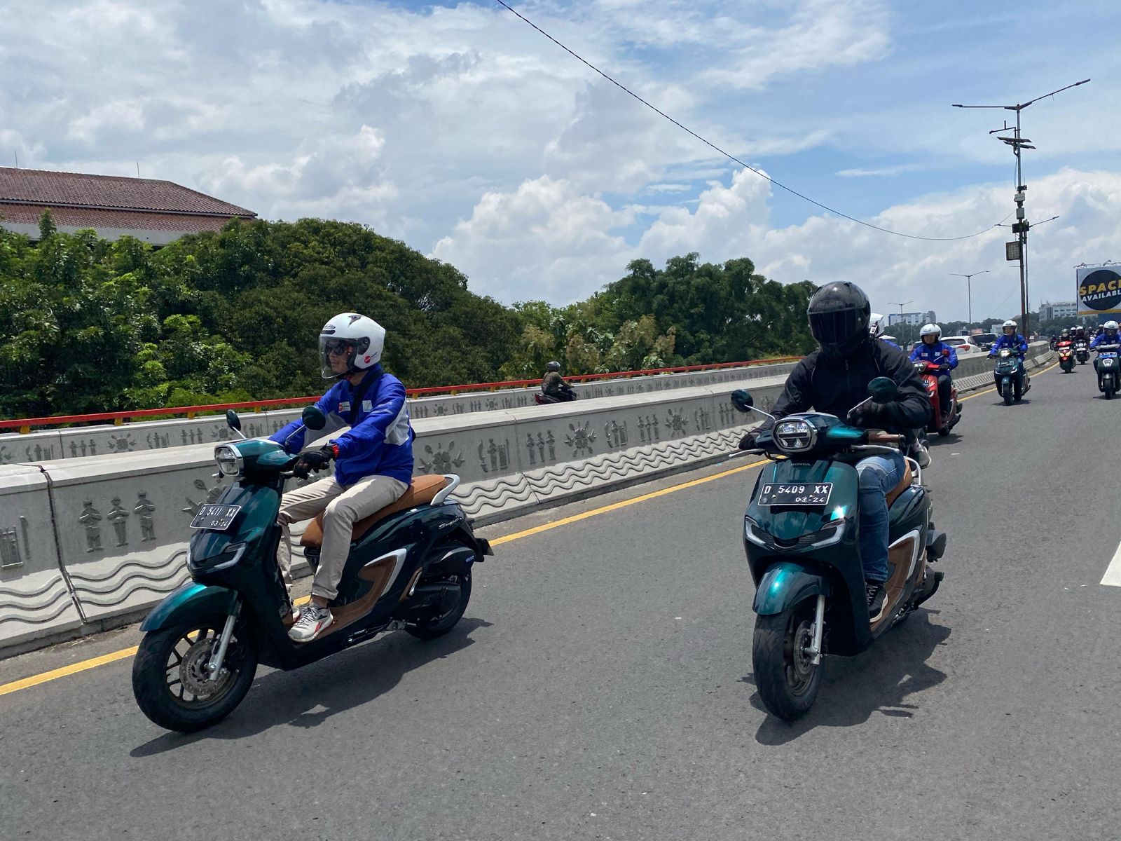 City rolling menuju Paskal 23 Shopping Center, Bandung menggunakan New Honda Stylo 160