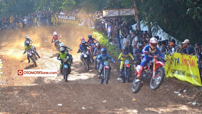 Persaingan Sengit Antar Pembalap di Kejurda Grasstrack IMI Jabar Tasikmalaya, Rizki HK Raih Juara Umum
