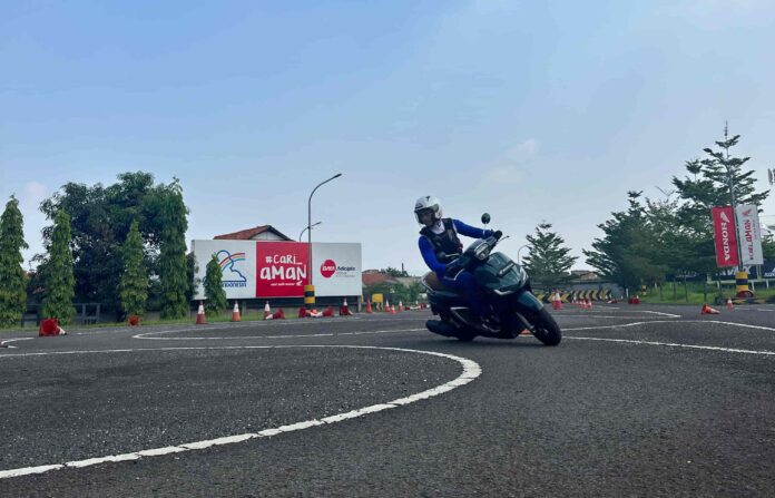Teknik Menikung Menggunakan Sepeda Motor Yang Benar dan Aman