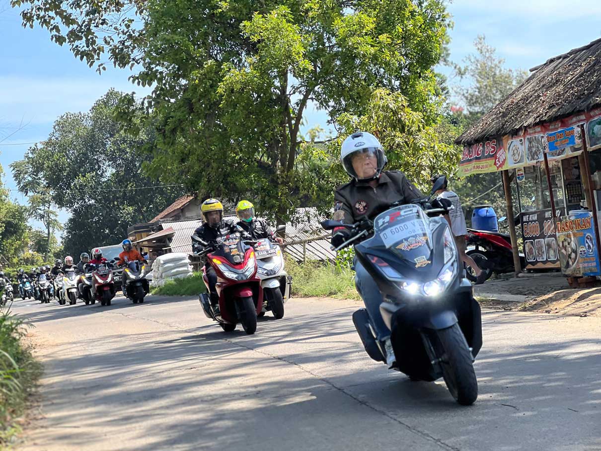 Keseruan Touring Komunitas Honda dalam Festival Hari Pelanggan Nasional di Ciwidey