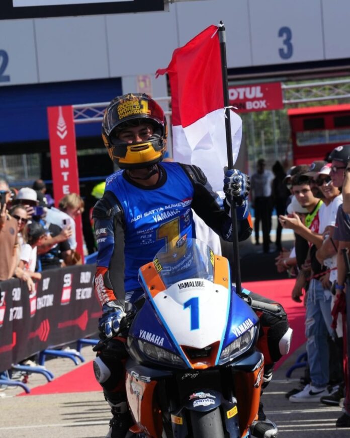 Aldi Satya Mahendra Kibarkan Merah Putih