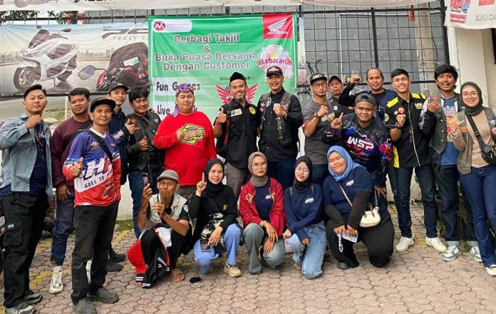 PHOKI Gelar Berbagi Takjil dan Buka Bersama Dealer Virgi Motor Cikarang