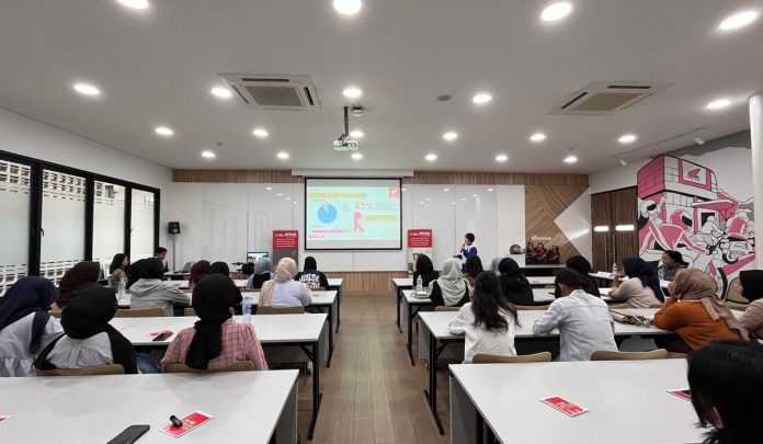 Kartini Muda Tetap Cantik dan #Cari_Aman di Jalan Raya Bersama Honda dan Universitas Ikopin