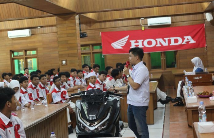 Astra Honda Berbagi Ilmu bersama SMK Bina Karya Mandiri 1 Bekasi