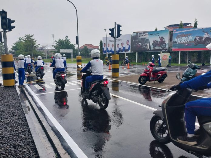 Pahami Arti Warna Rambu Lalu Lintas, Kunci Awal Keselamatan Berkendara