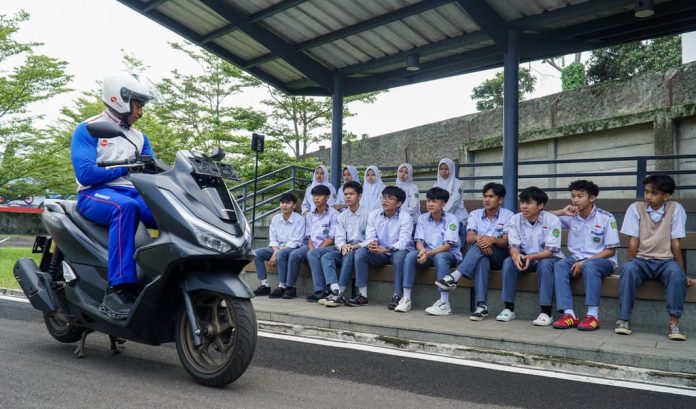 DAM Hadirkan Semangat Hari Pendidikan Lewat Edukasi (5) DAM Hadirkan Semangat Hari Pendidikan Lewat Edukasi