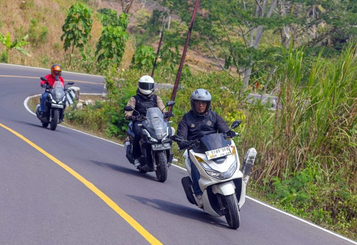 Tips Aman Berkendara di Jalan Pegunungan