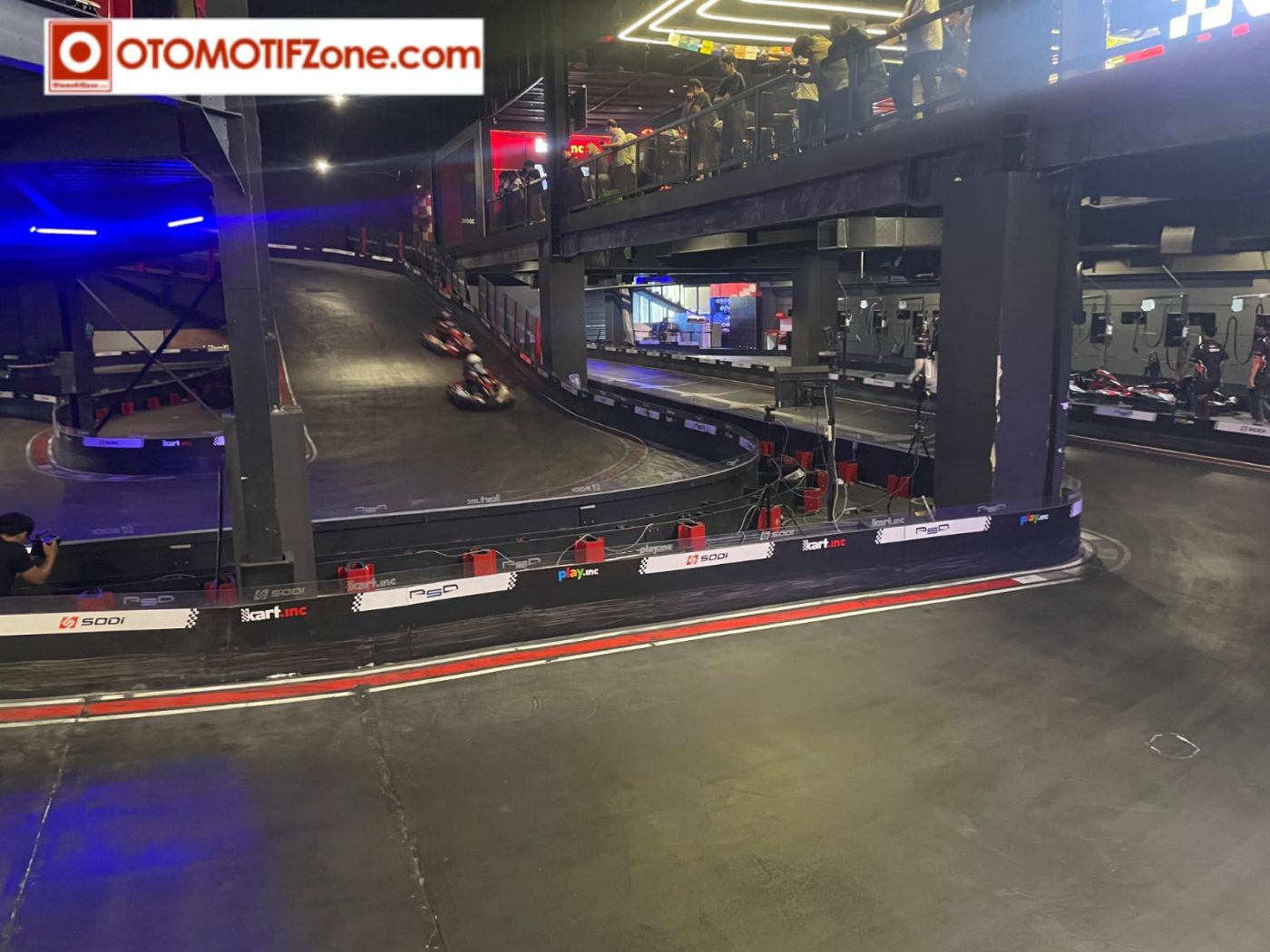 ARS Rangkul Pelajar SMA, Adu Skill di Lintasan Gokart Indoor PIK 2 ARS Rangkul Pelajar SMA, Adu Skill di Lintasan Gokart Indoor PIK 2