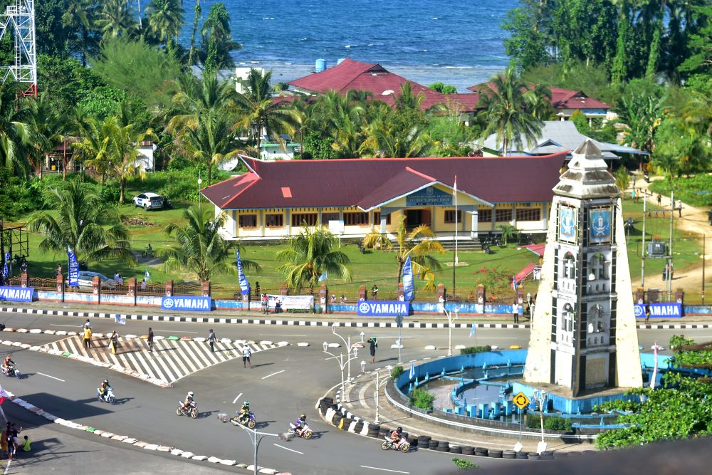 Bupati Supiori Heronimus